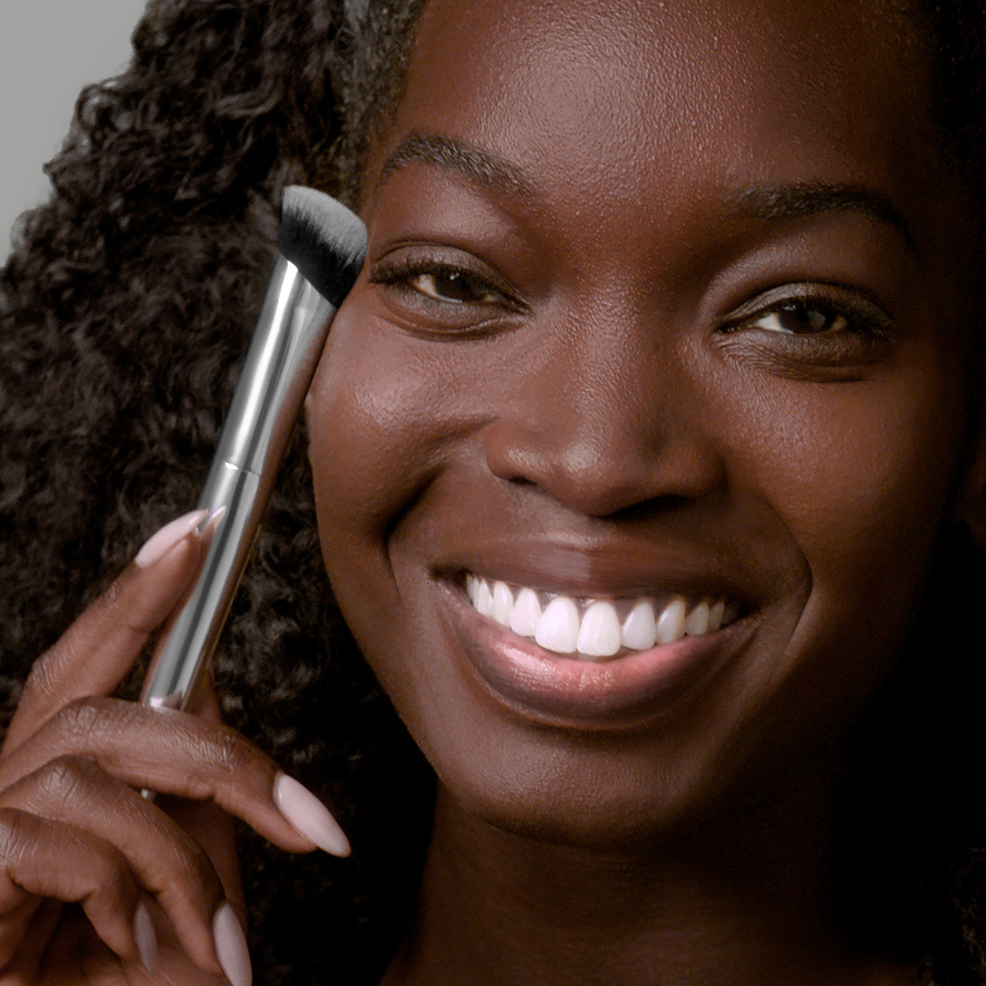 TRICLONE™ SKIN TECH CONCEALER BRUSH