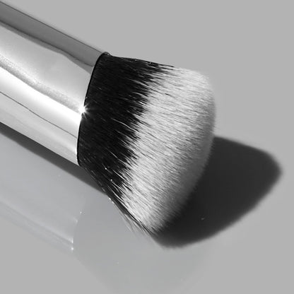 TRICLONE™ SKIN TECH CONCEALER BRUSH